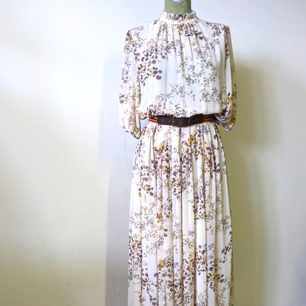 Floral Cream ruffle Victorian Doen like dress